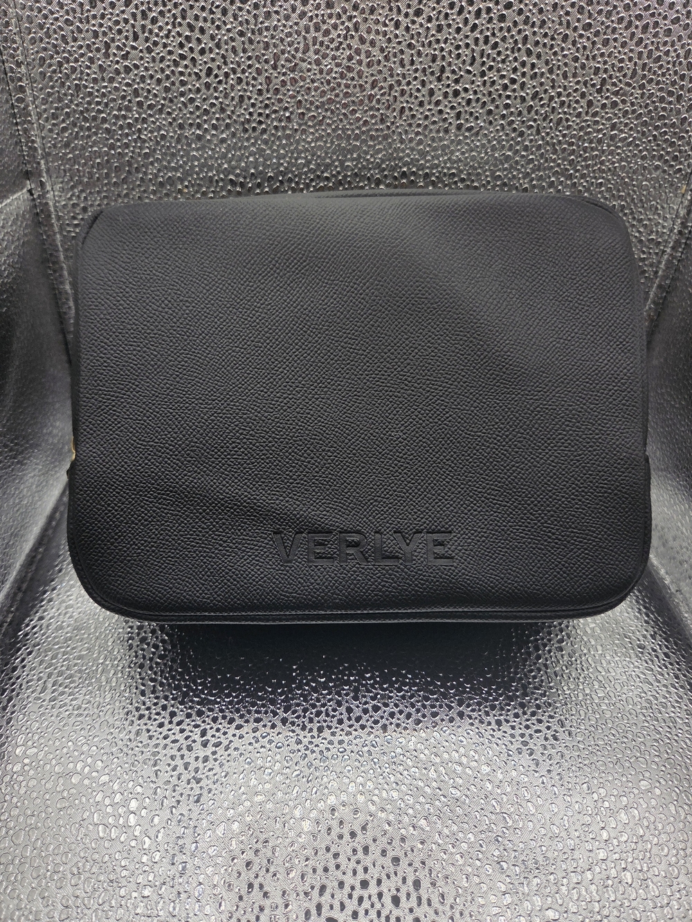 VERLYE black leather toiletry bag